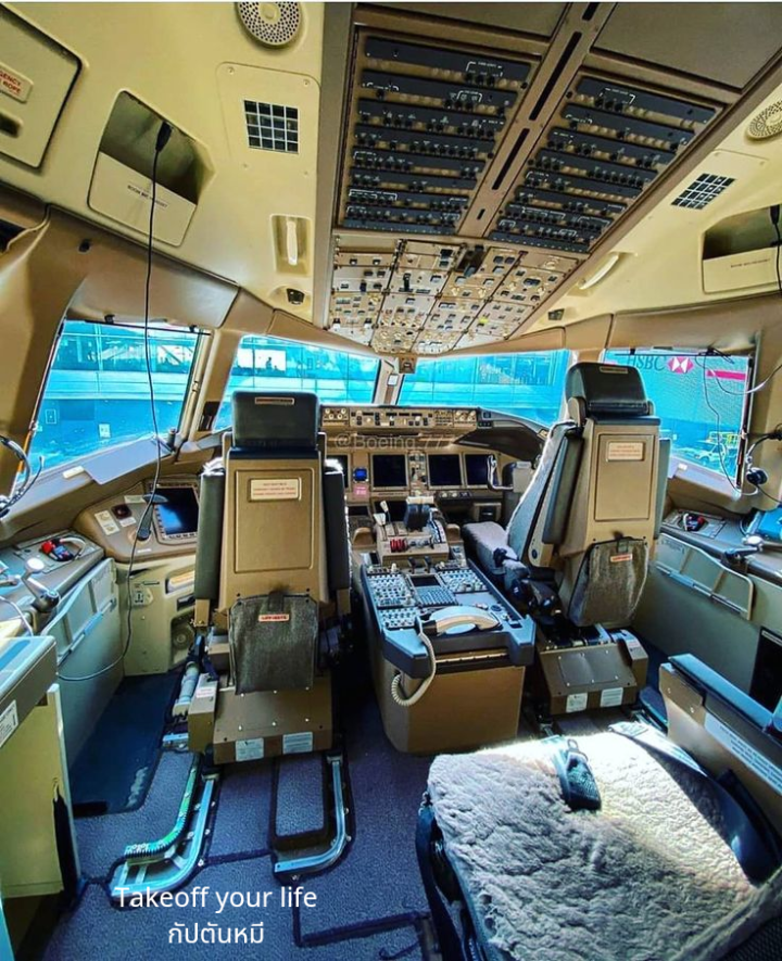 “ผมแอบมองท่านอยู่นะครับ”