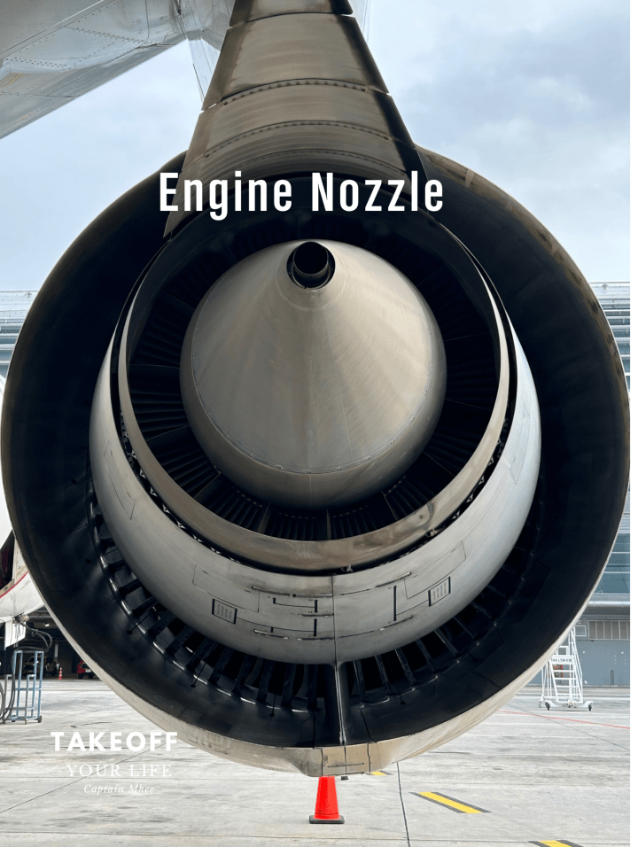 มุมภาพถ่ายนี้ของเครื่องยนต์ไม่ค่อยได้เห็นกันครับ