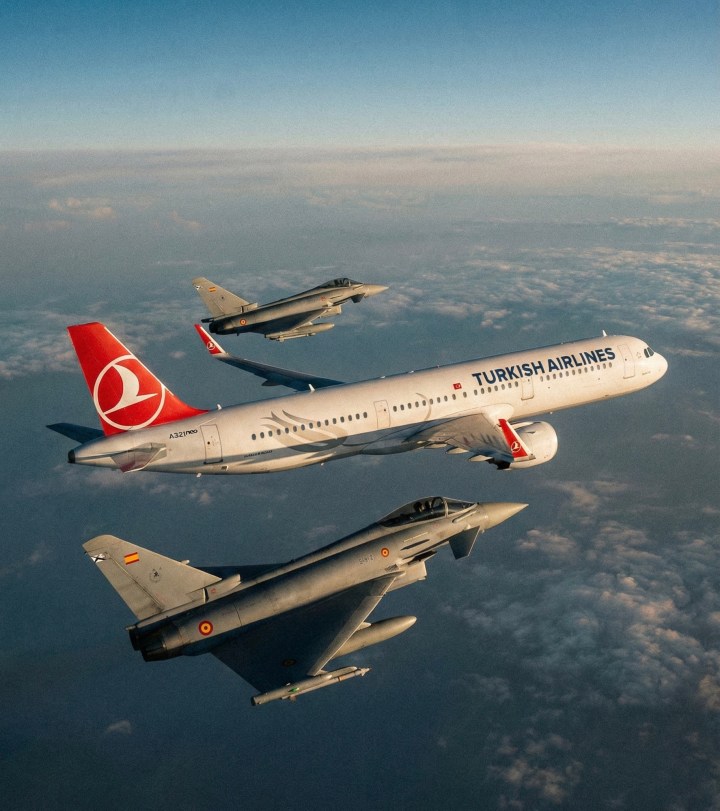 อย่าทำ! ตั้งชื่อ Wi-Fi ว่า “มีระเบิด”ทำกองทัพส่งเครื่องบินรบขึ้นประกบทันที📌บทเรียนราคาแพงที่โลกต้องจำ